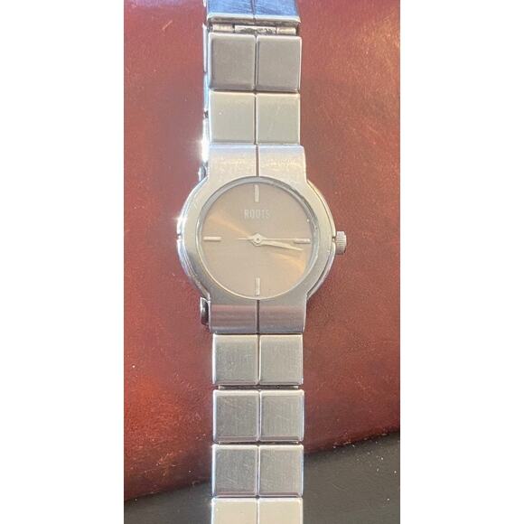 Women's Roots Steel All Stainless Watch,R450 Galeria, Link Band, New Battery - Picture 3 of 3